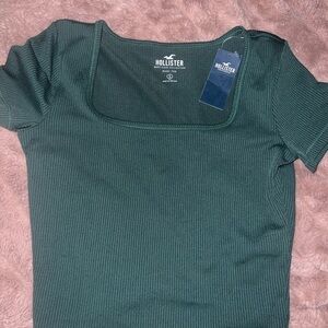 Hollister Women's Dark Green Ribbed Tee